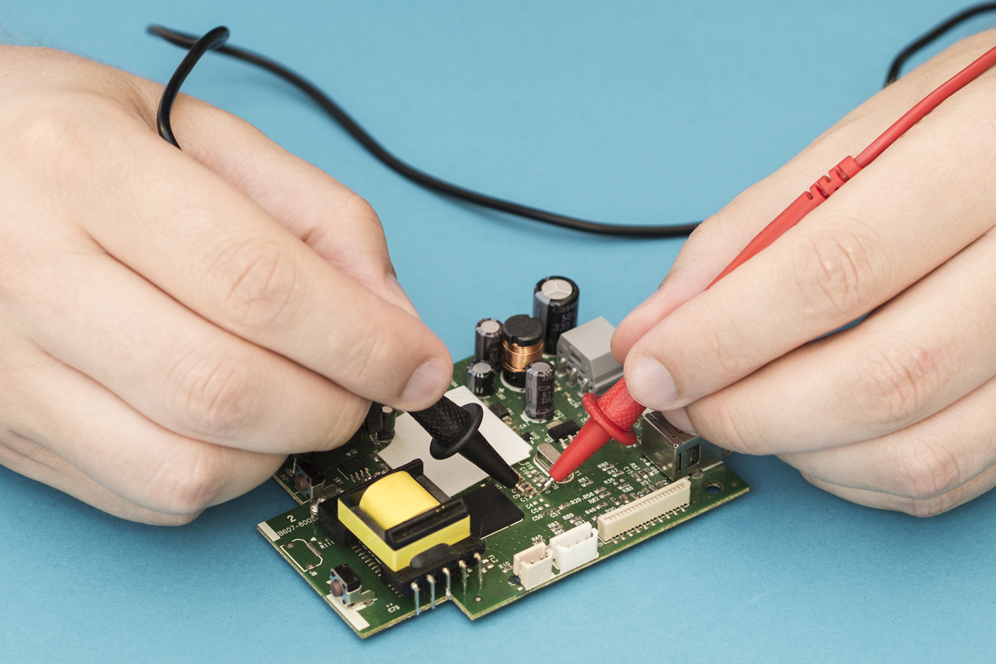 Servis a oprava elektroniky na pracovisku